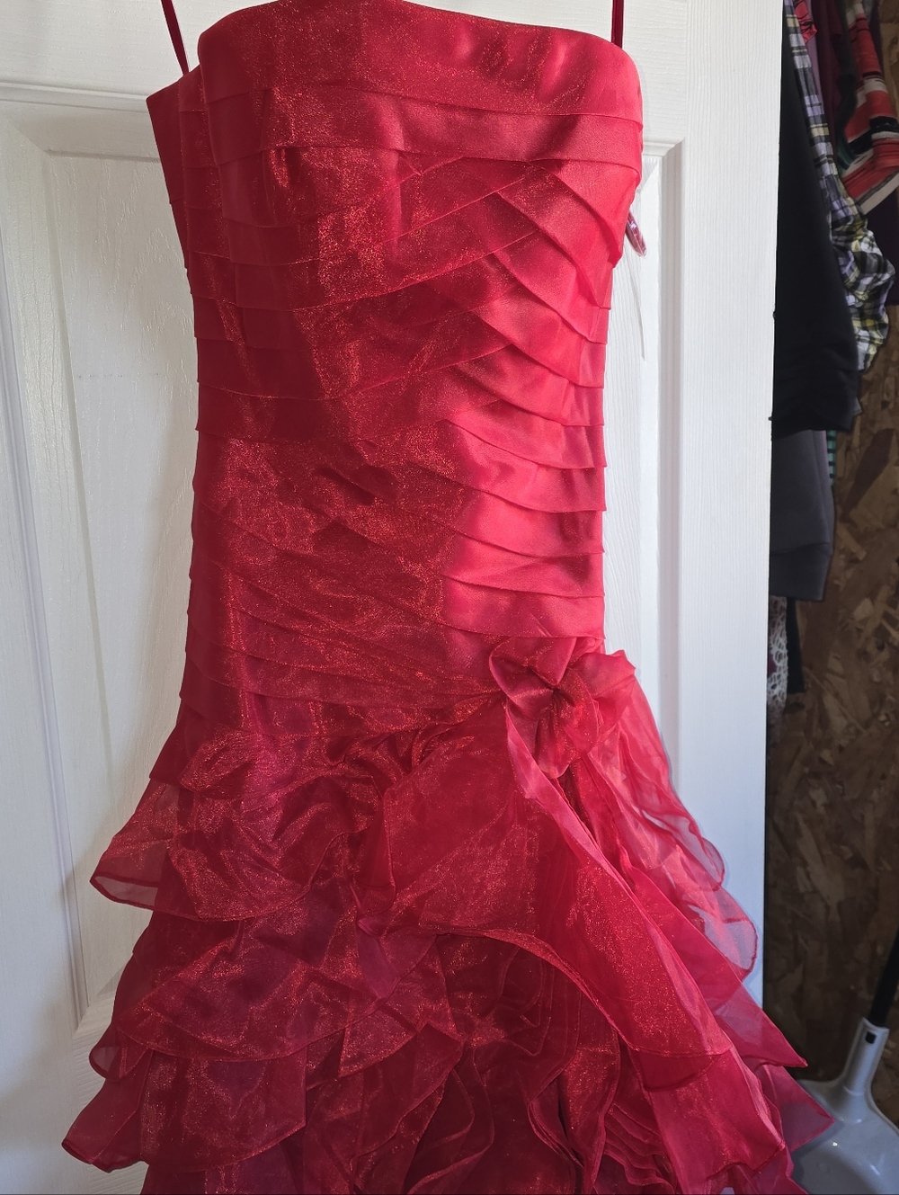 Red strapless Ruffled Prom Dress With Side Split. Size 8 - Picture 2 of 9